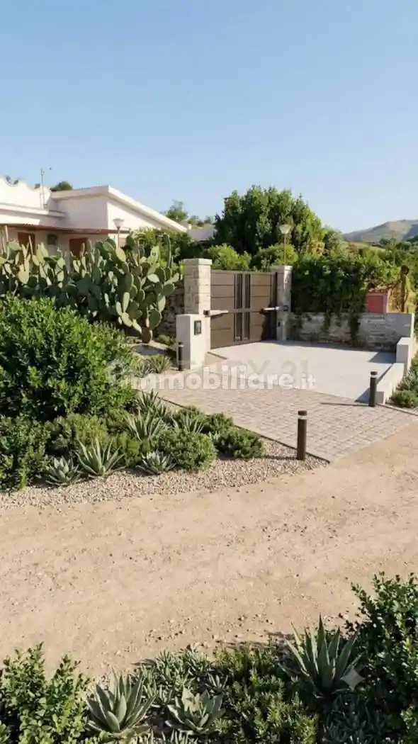 Villa in vendita a Santa Cristina Gela