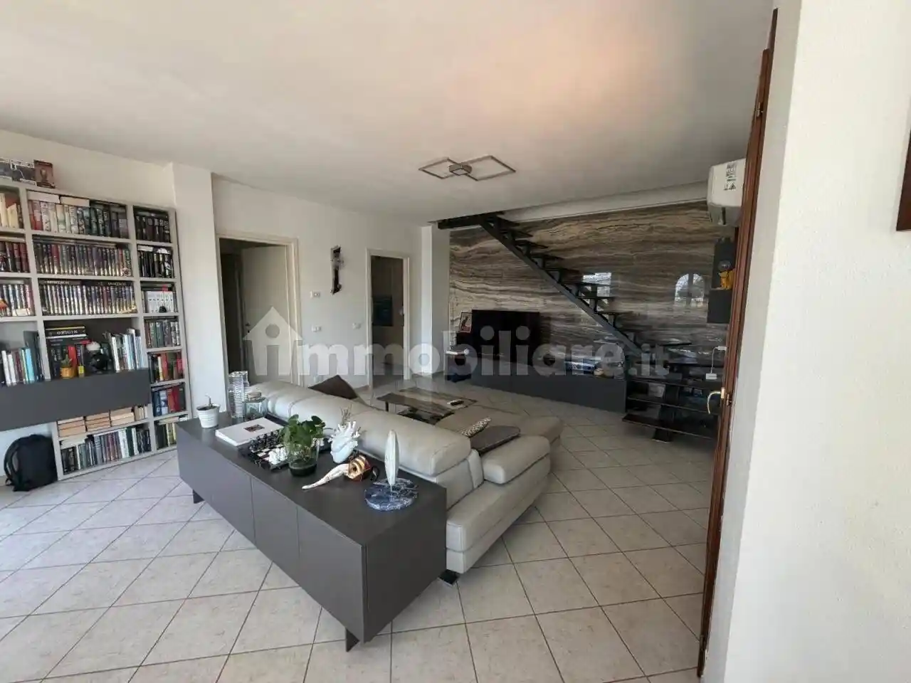 Casa indipendente in vendita a Luni