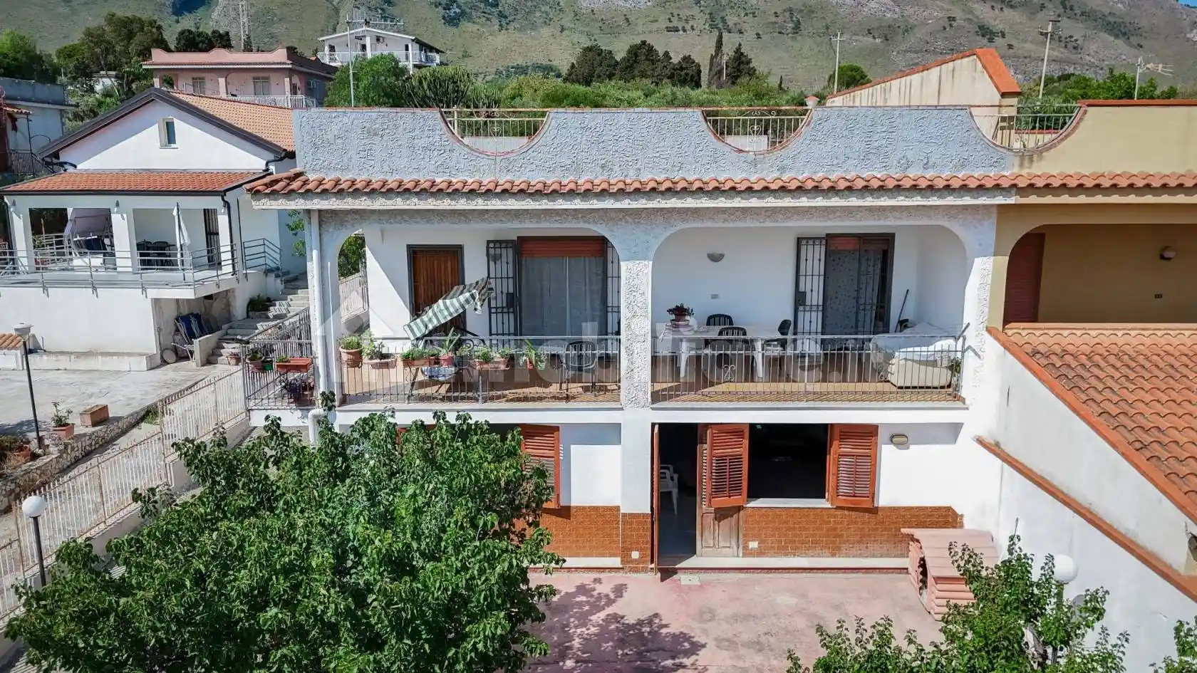 Villa in vendita a Altavilla Milicia