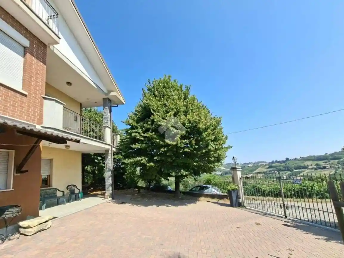 Casa indipendente in vendita a Castiglione Tinella