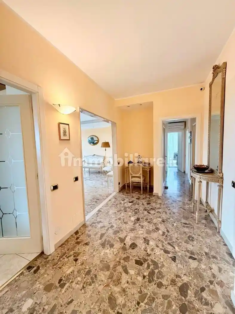 Palazzo - Edificio in vendita a Verona