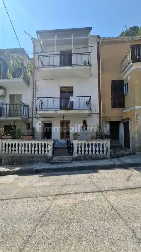 Palazzo - Edificio in vendita a Monreale
