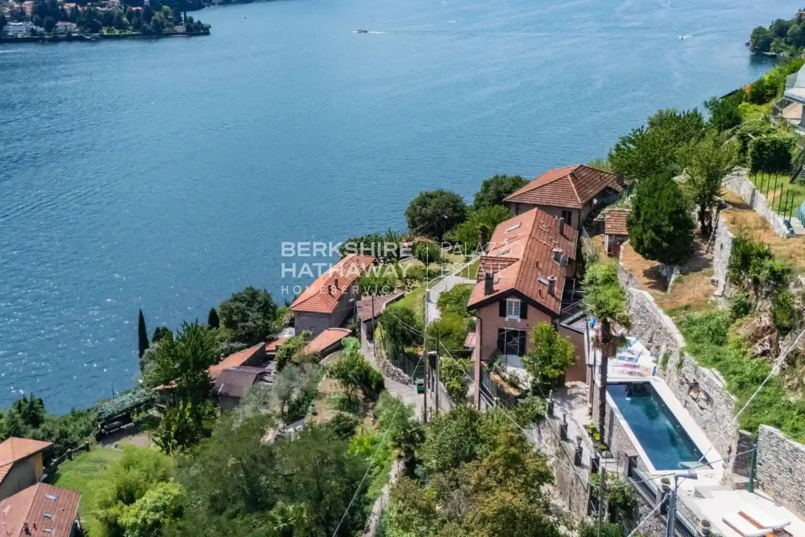 Villa in vendita a Carate Urio