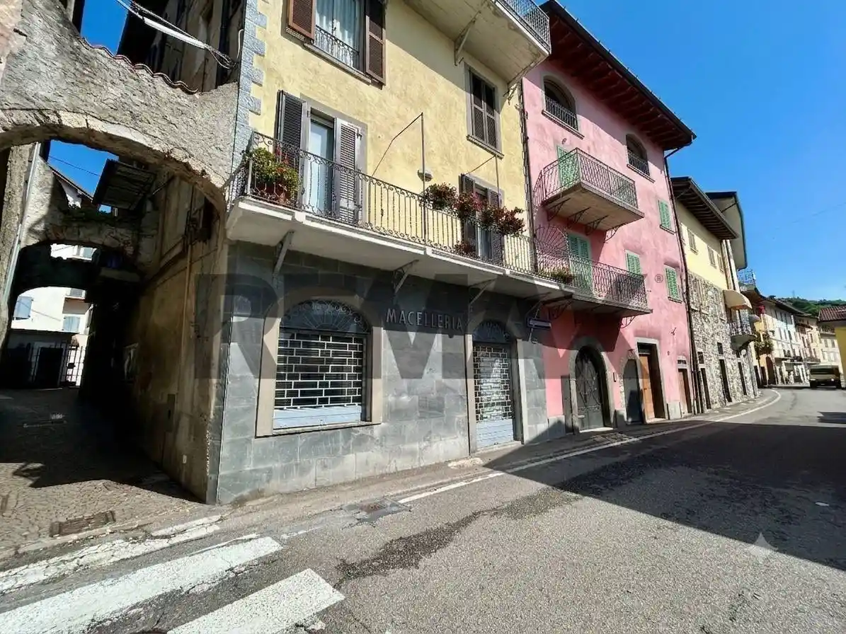 Appartamento in vendita a Riva di Solto
