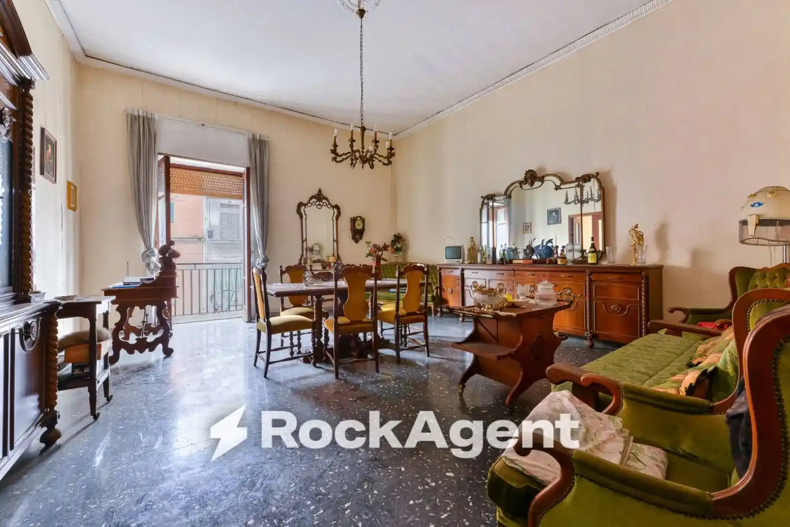 Appartamento in vendita a Napoli
