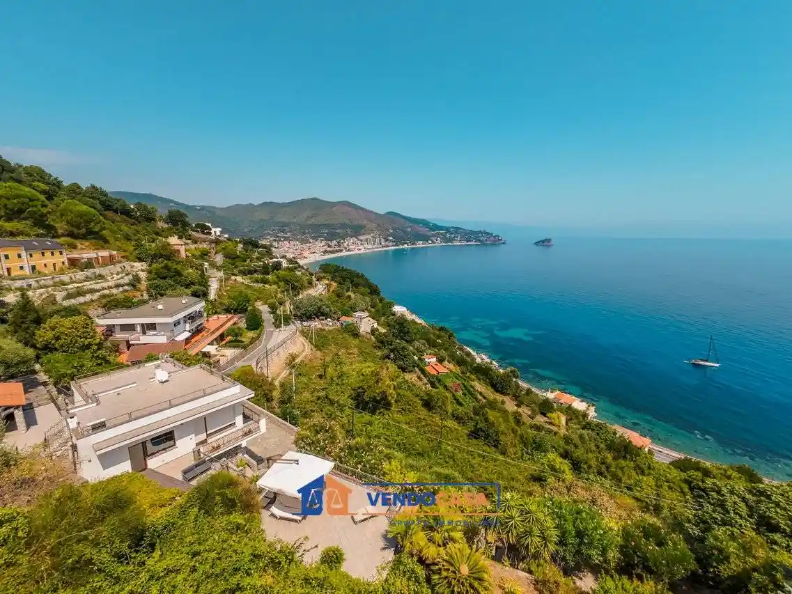 Villa in vendita a Noli