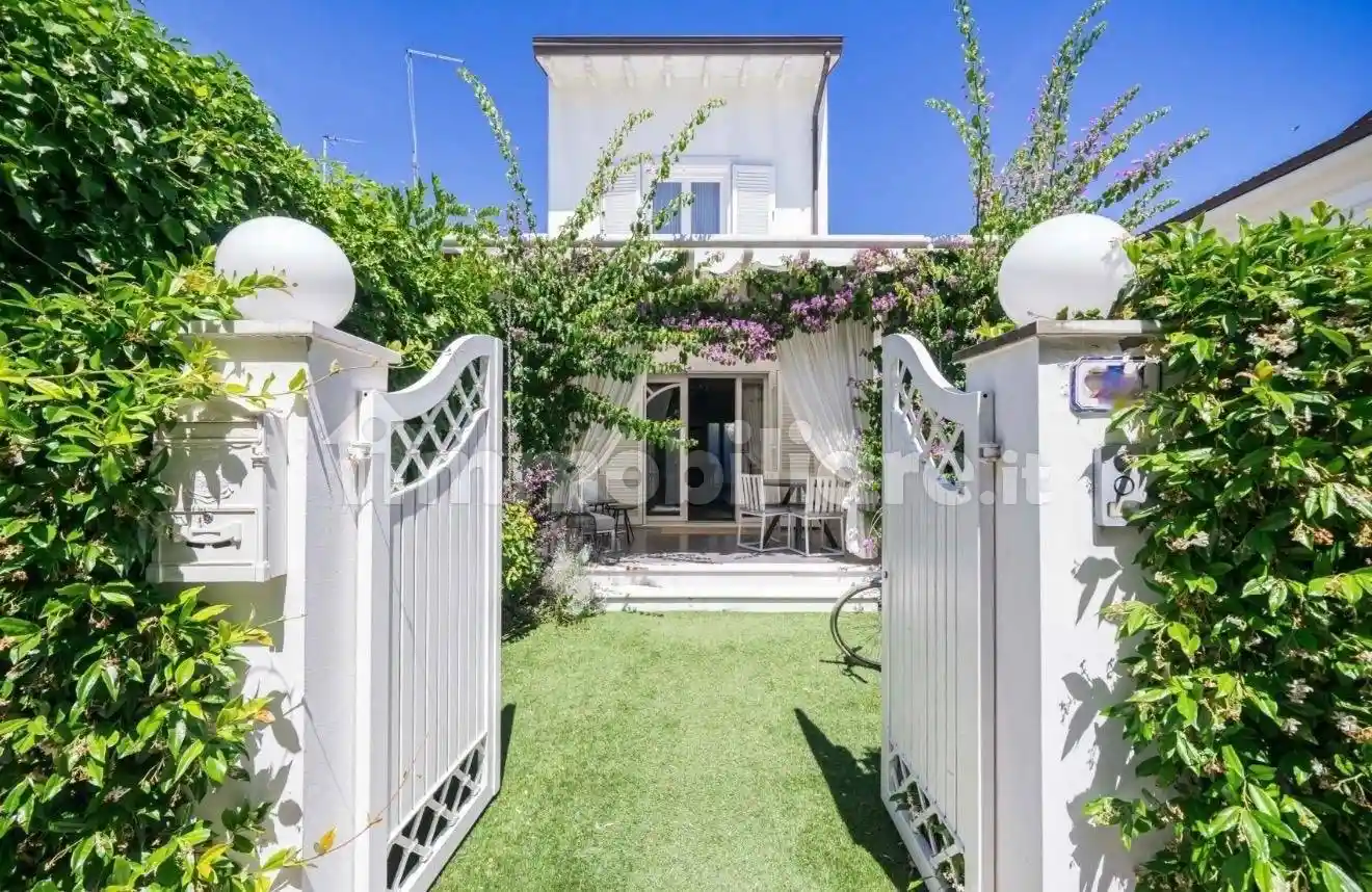 Villa in vendita a Forte dei Marmi