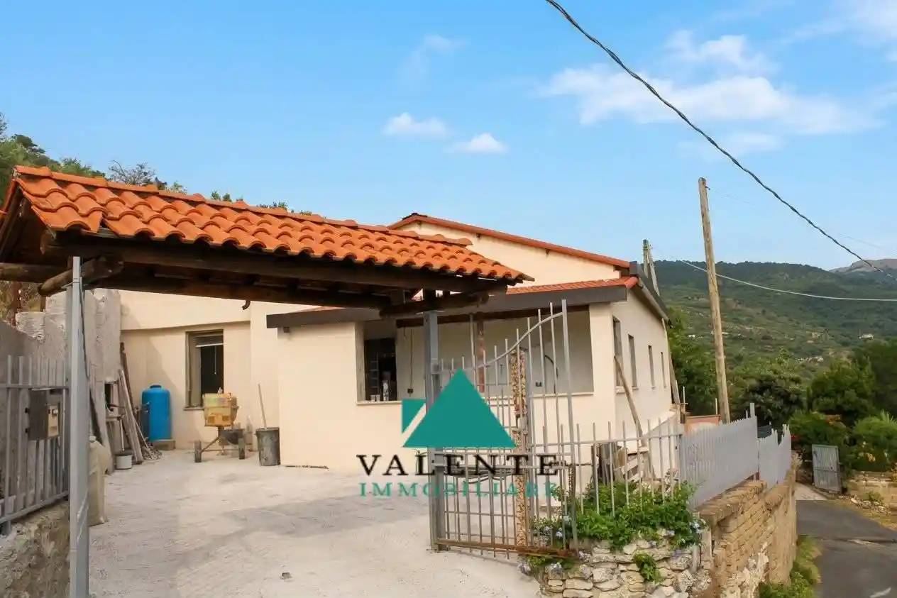 Villa in vendita a Poli