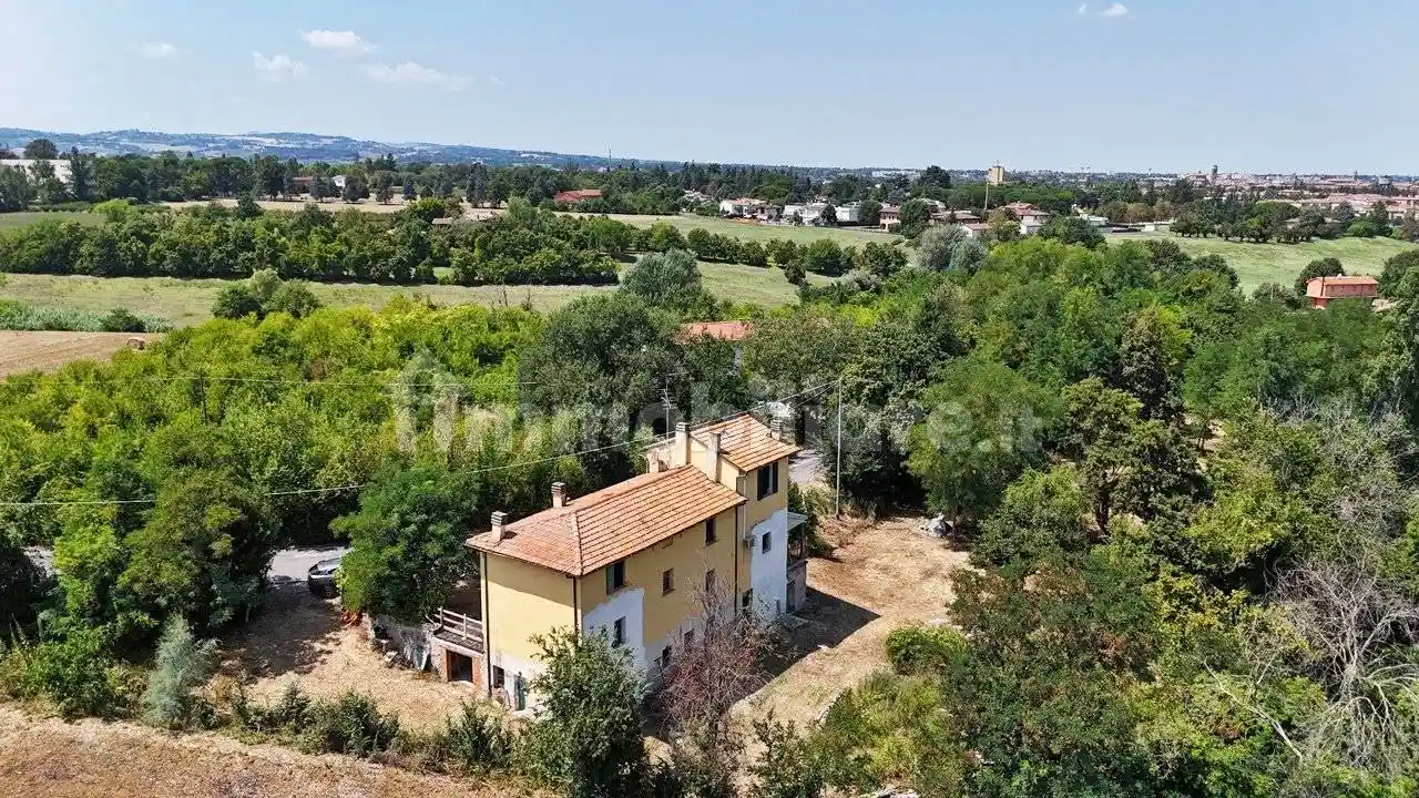 Villa in vendita a Imola