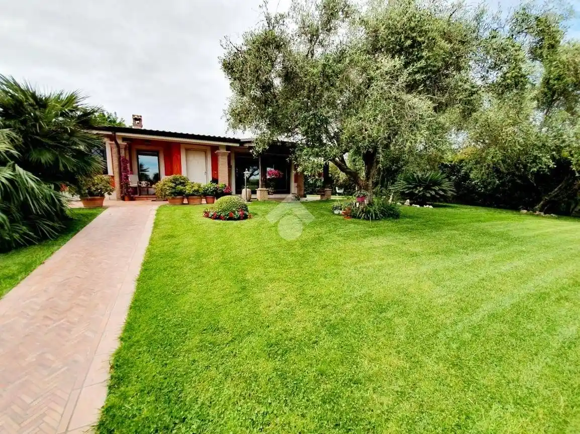 Villa in vendita a Pomezia