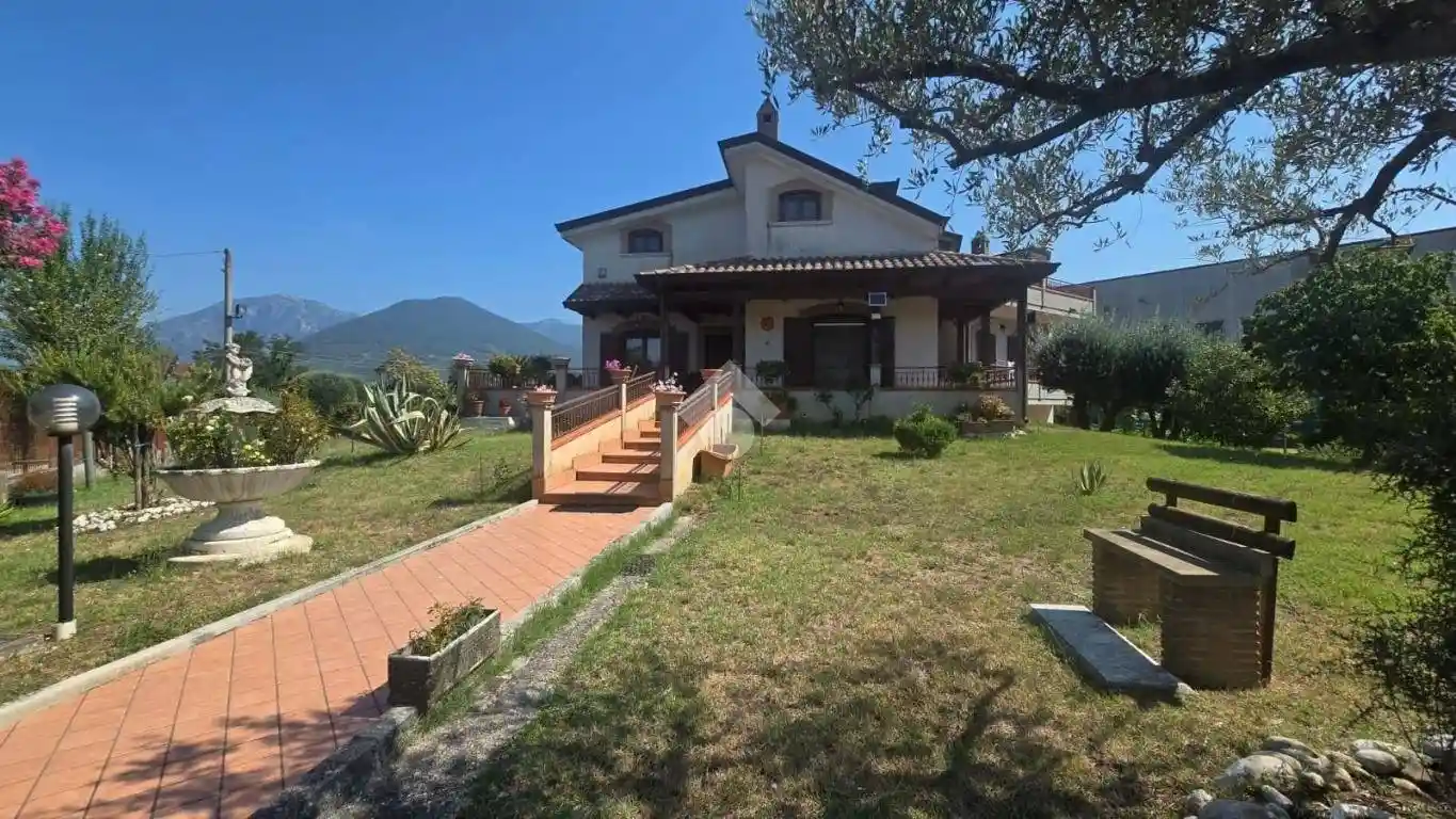 Villa in vendita a San Salvatore Telesino