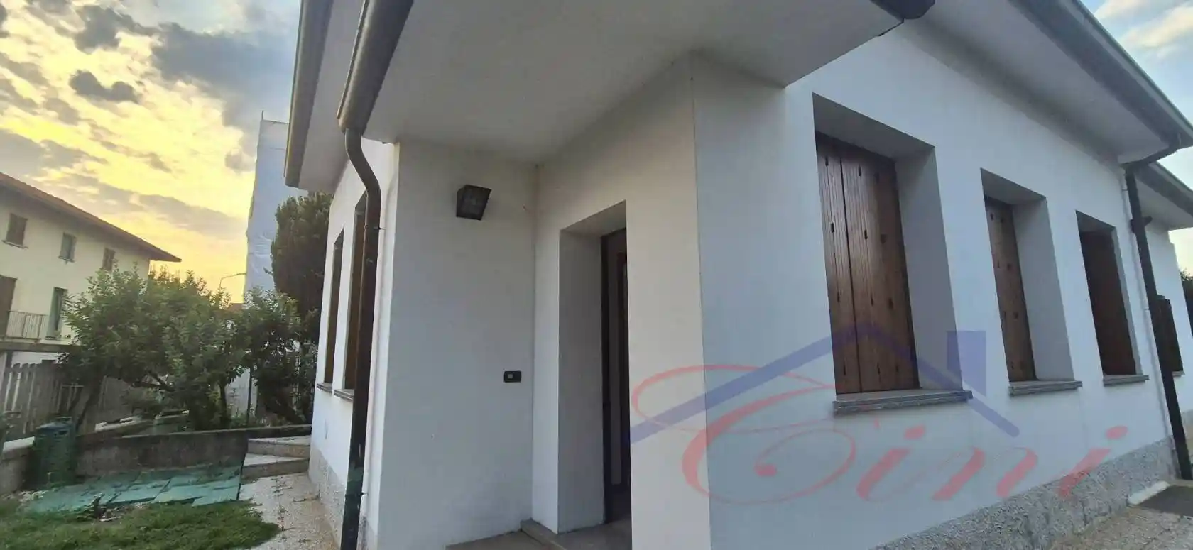 Villa in vendita a Carugo