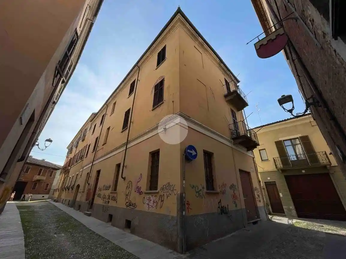 Palazzo - Edificio in vendita a Asti
