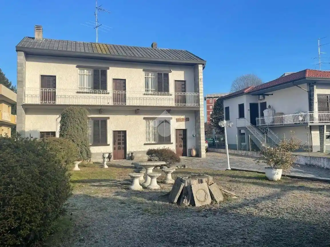 Villa in vendita a Cardano al Campo