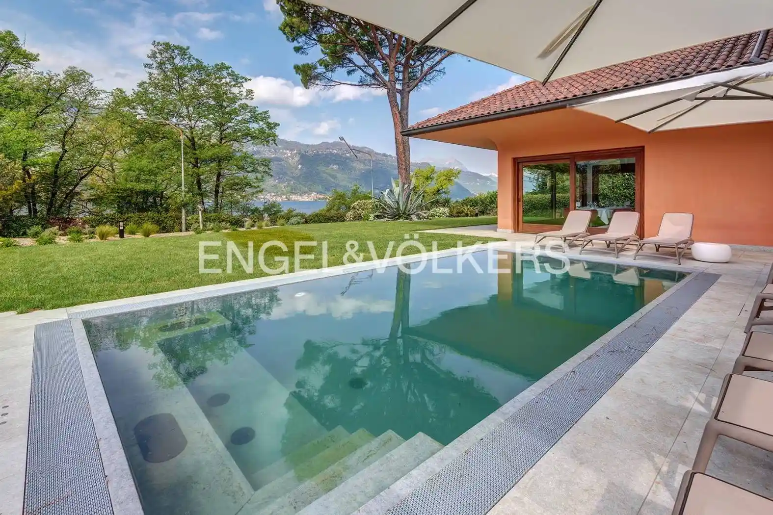 Villa in vendita a Mandello del Lario