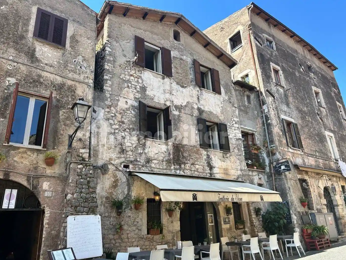Palazzo - Edificio in vendita a Sermoneta