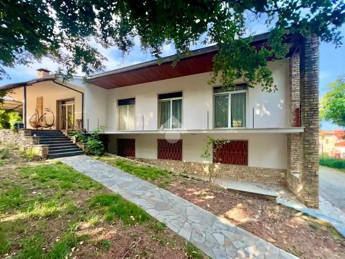 Villa in vendita a Broni