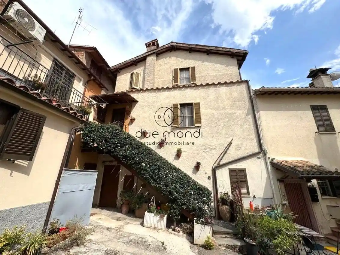 Casa indipendente in vendita a Spoleto