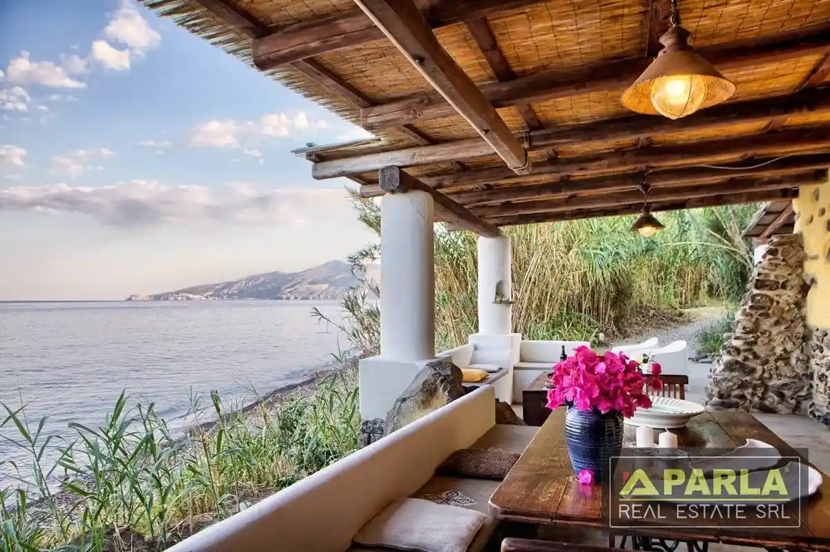 Villa in vendita a Santa Marina Salina