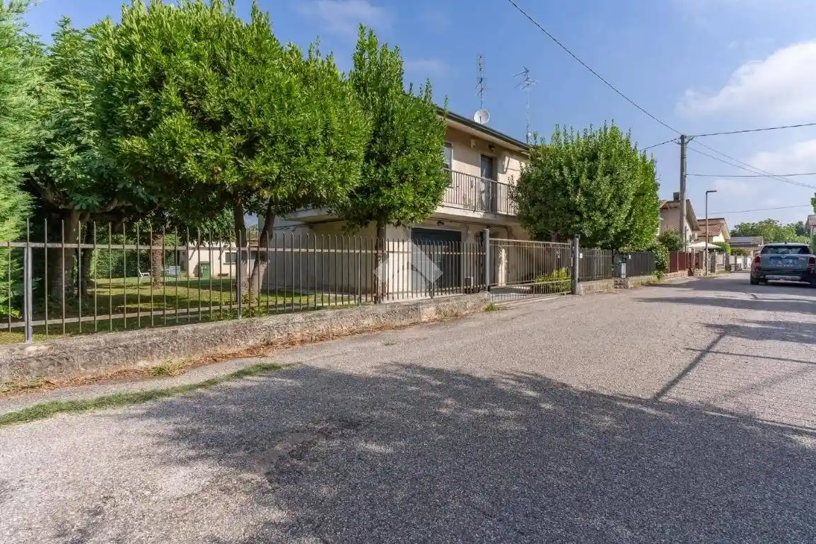 Villa in vendita a Riva del Po