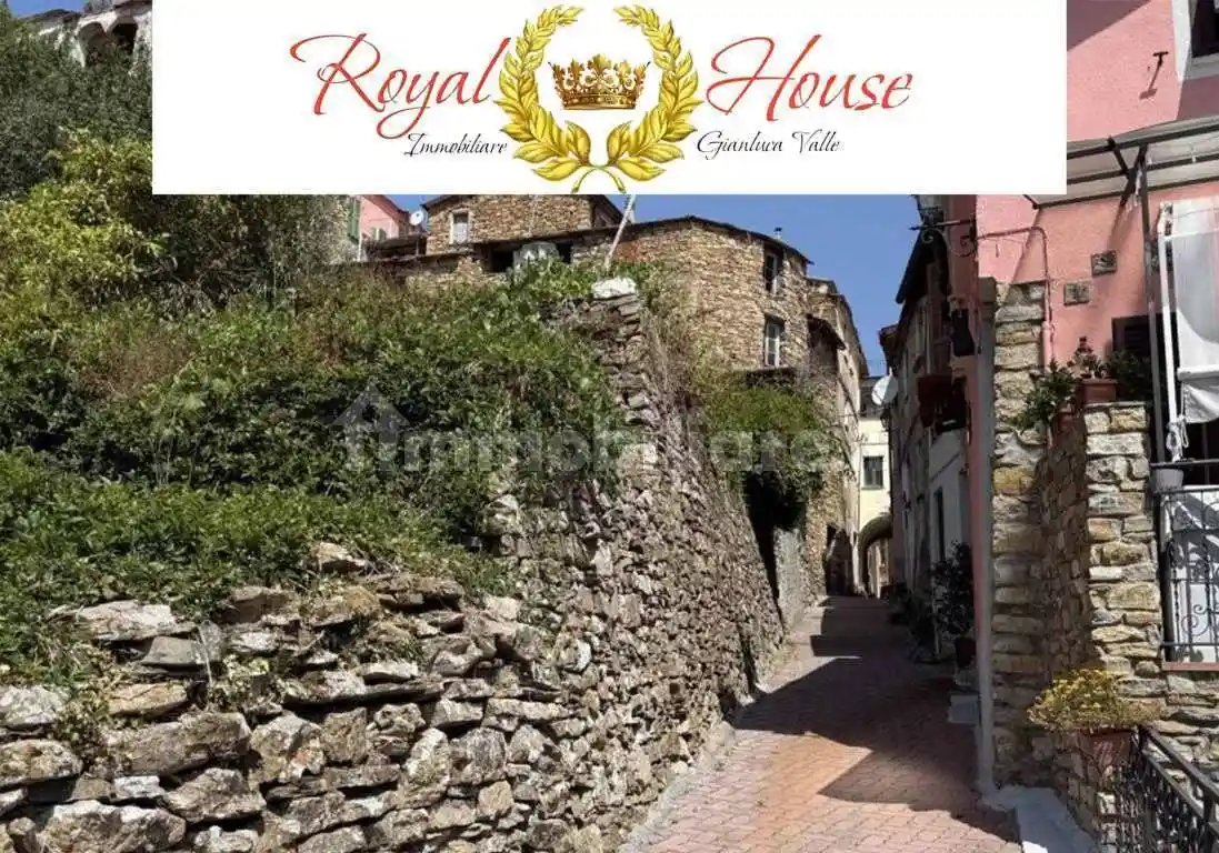 Casa indipendente in vendita a Pietrabruna