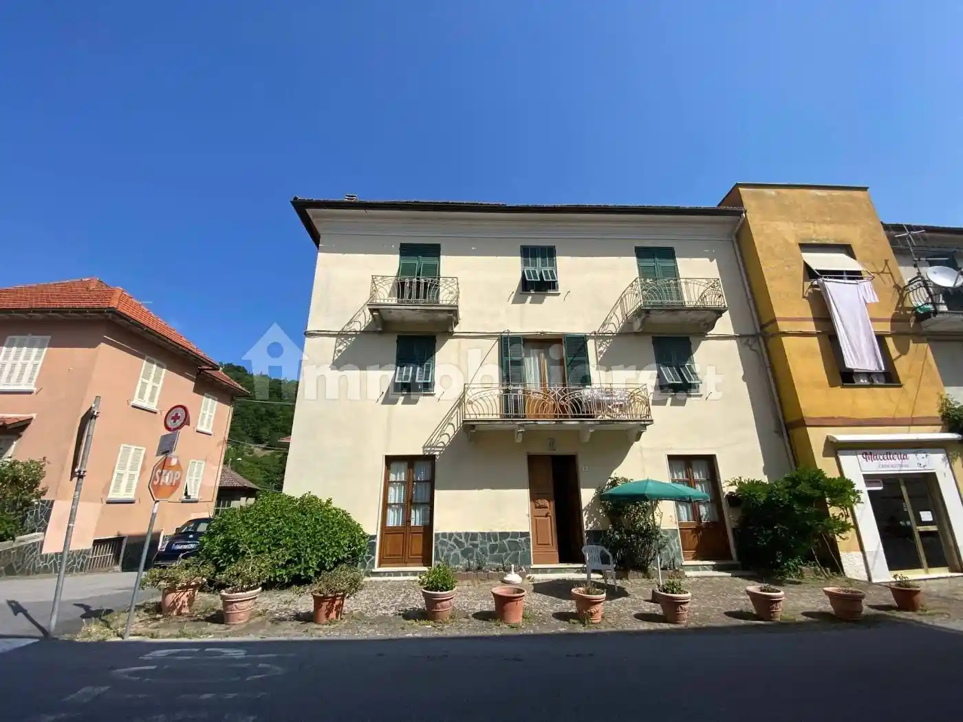 Palazzo - Edificio in vendita a Urbe