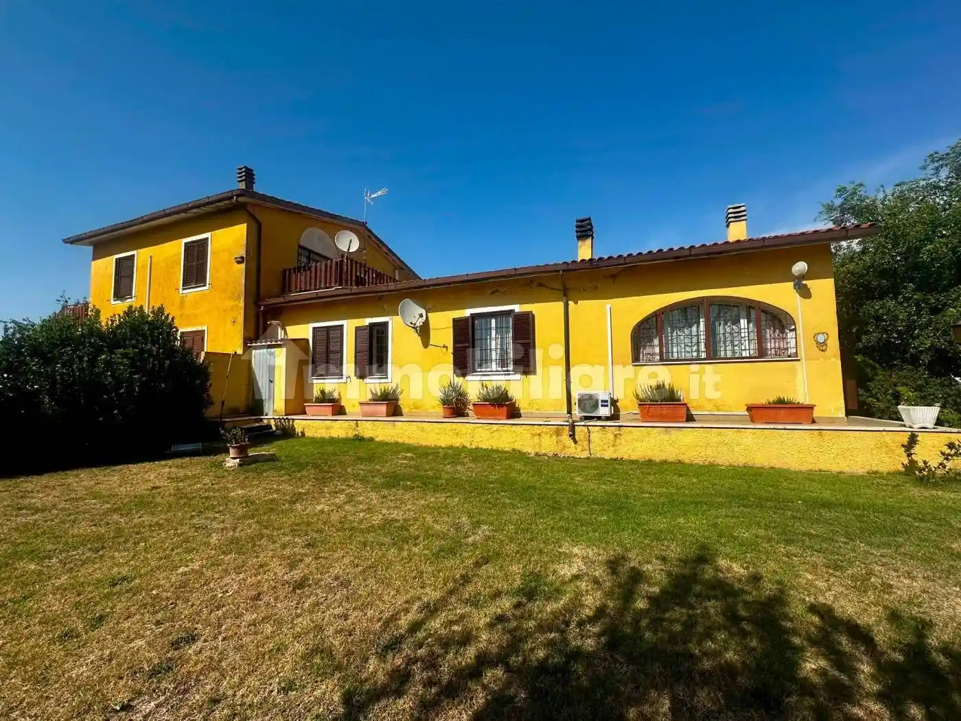 Rustico - Casale in vendita a Sutri