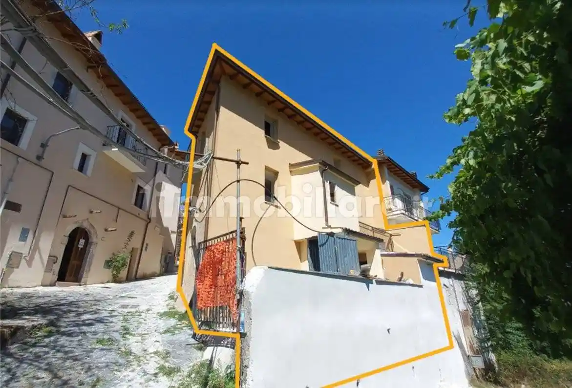 Casa indipendente in vendita a Lucoli