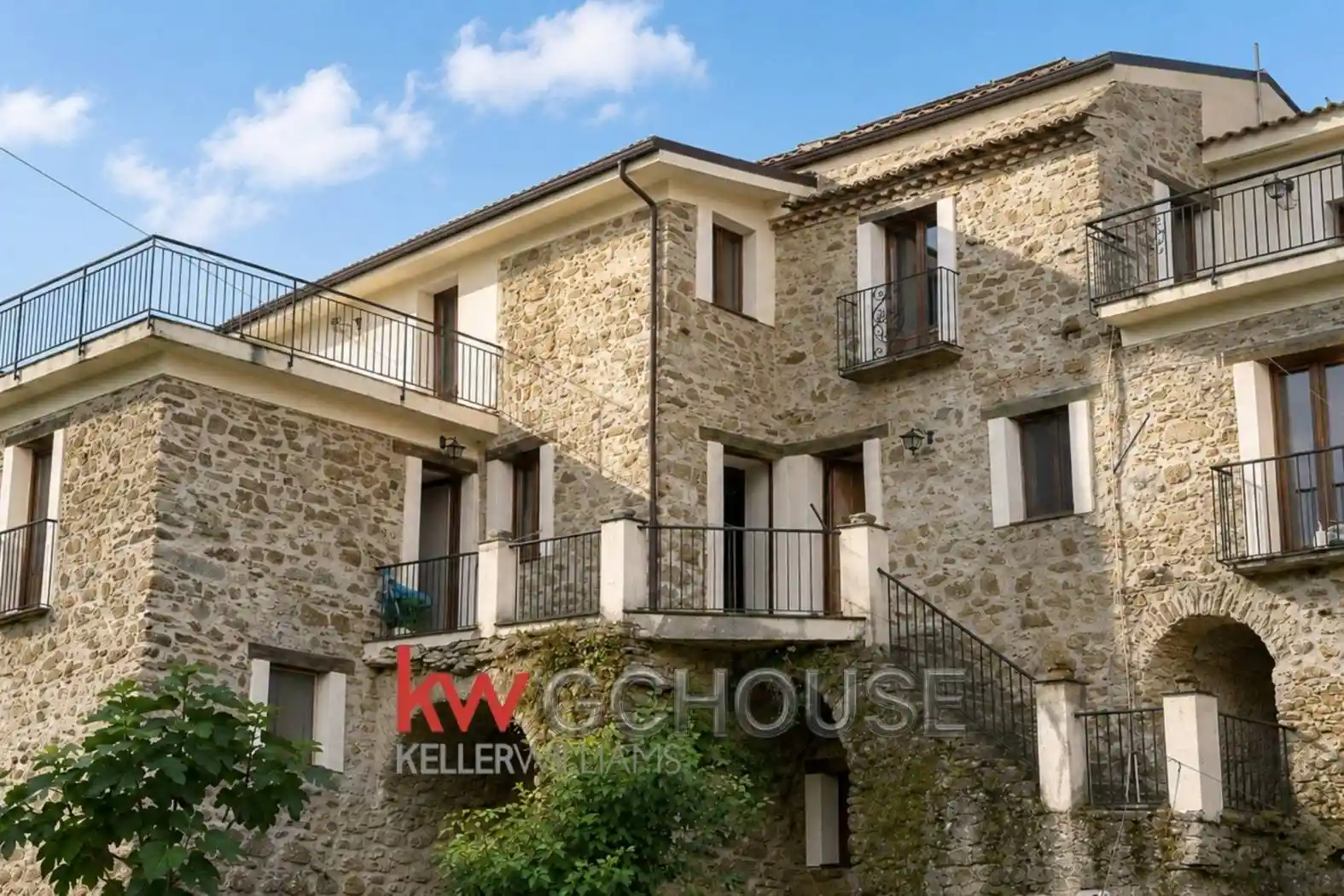 Palazzo - Edificio in vendita a Serramezzana