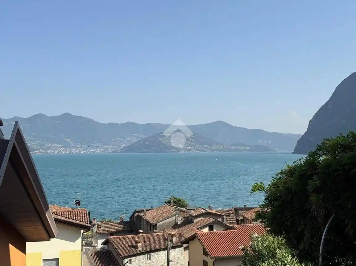 Appartamento in vendita a Riva di Solto