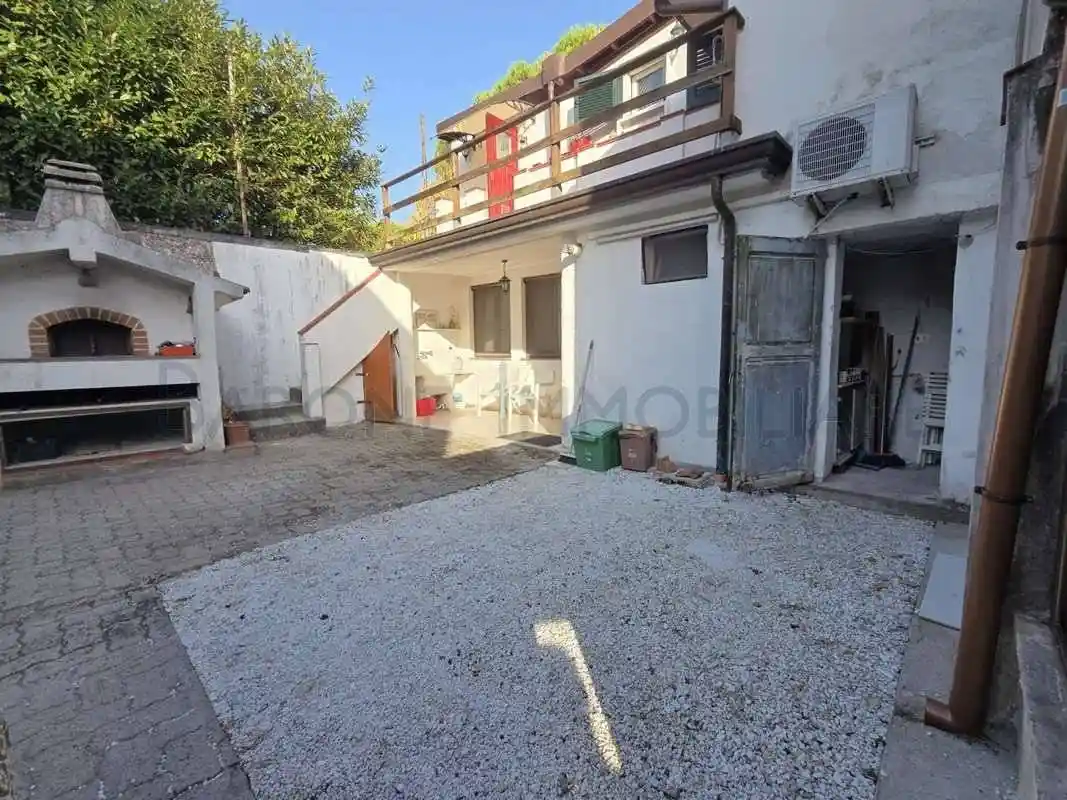 Casa indipendente in vendita a Massa