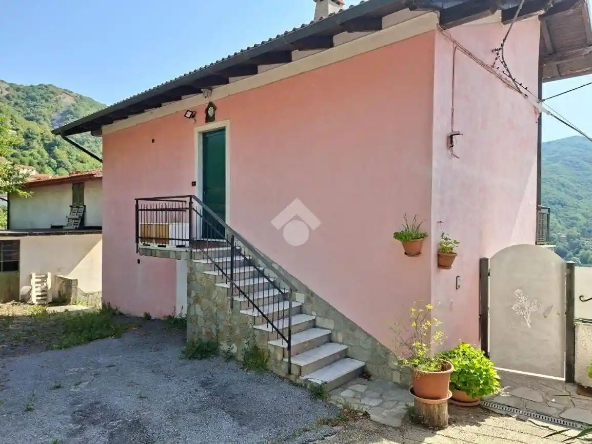 Appartamento in vendita a Savignone