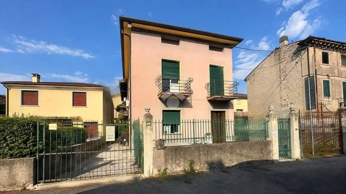 Casa indipendente in vendita a Bussolengo