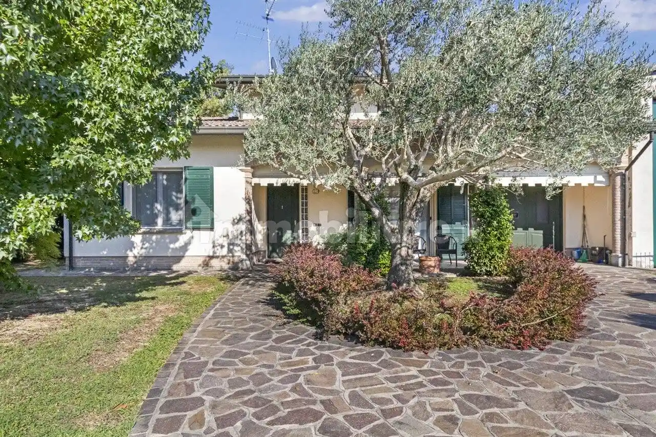 Villa in vendita a Lugo