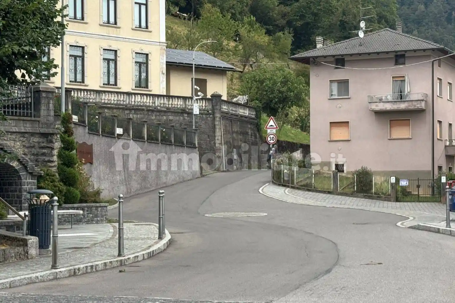 Palazzo - Edificio in vendita a Corna Imagna