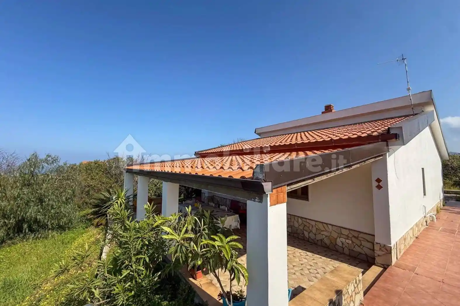 Villa in vendita a Campofelice di Roccella