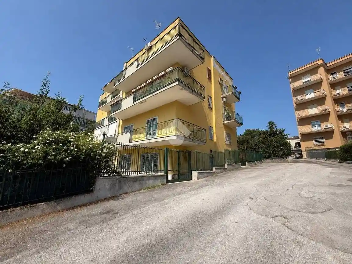 Appartamento in vendita a Napoli