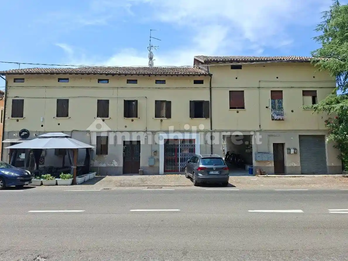 Palazzo - Edificio in vendita a Correggio