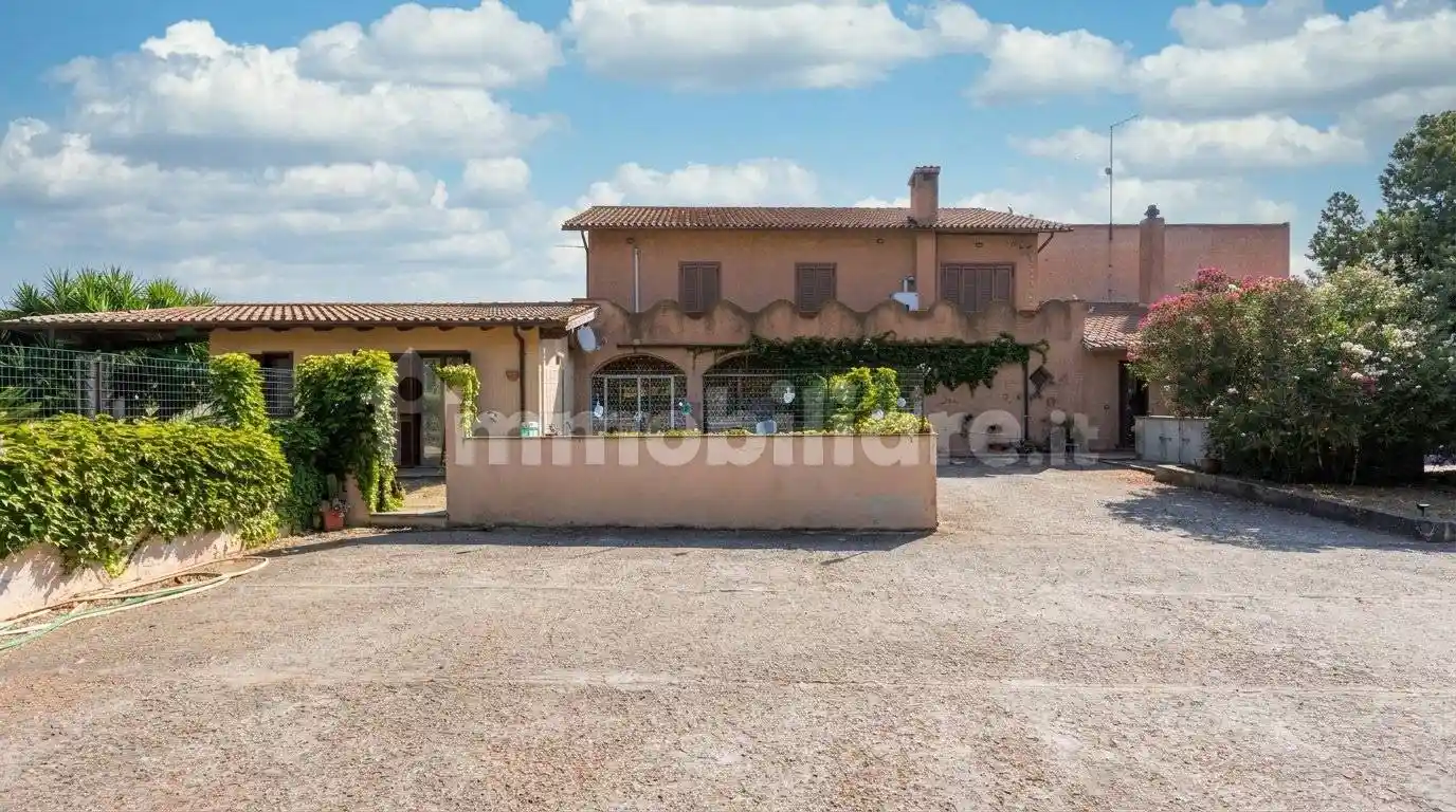 Villa in vendita a Tarquinia