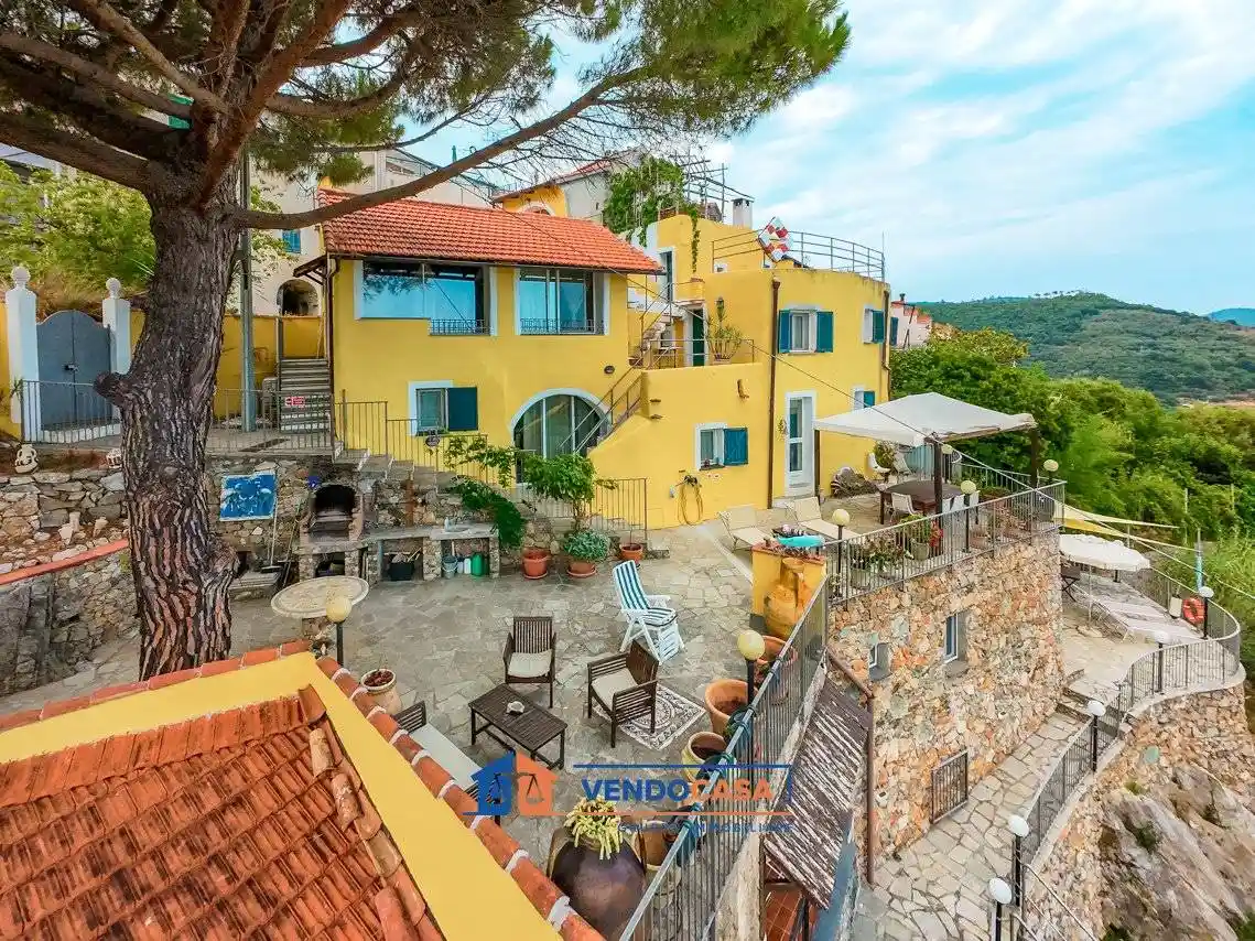Villa in vendita a Noli