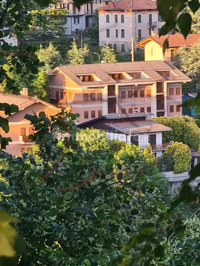 Appartamento in vendita a Esino Lario