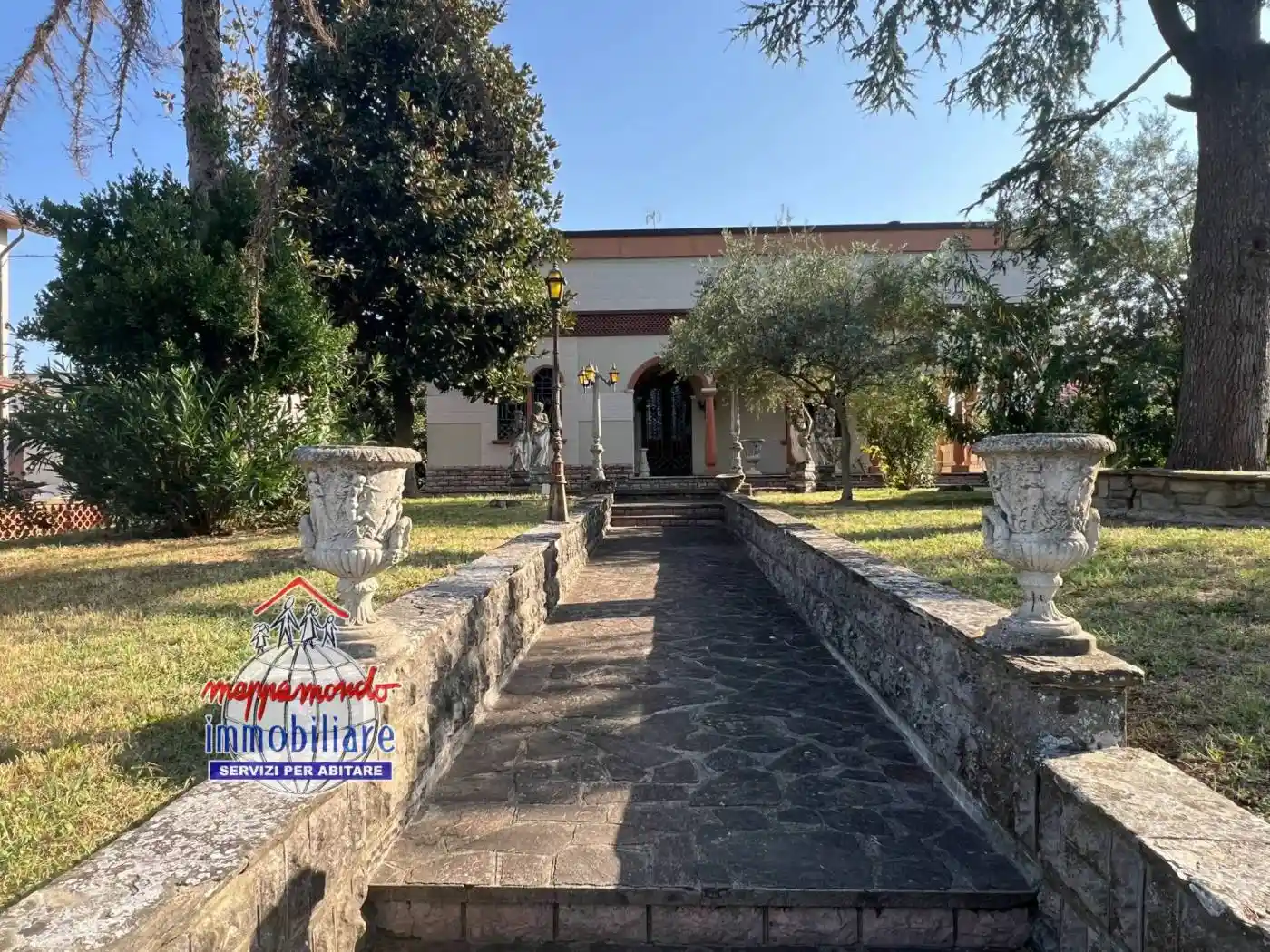 Villa in vendita a Cento