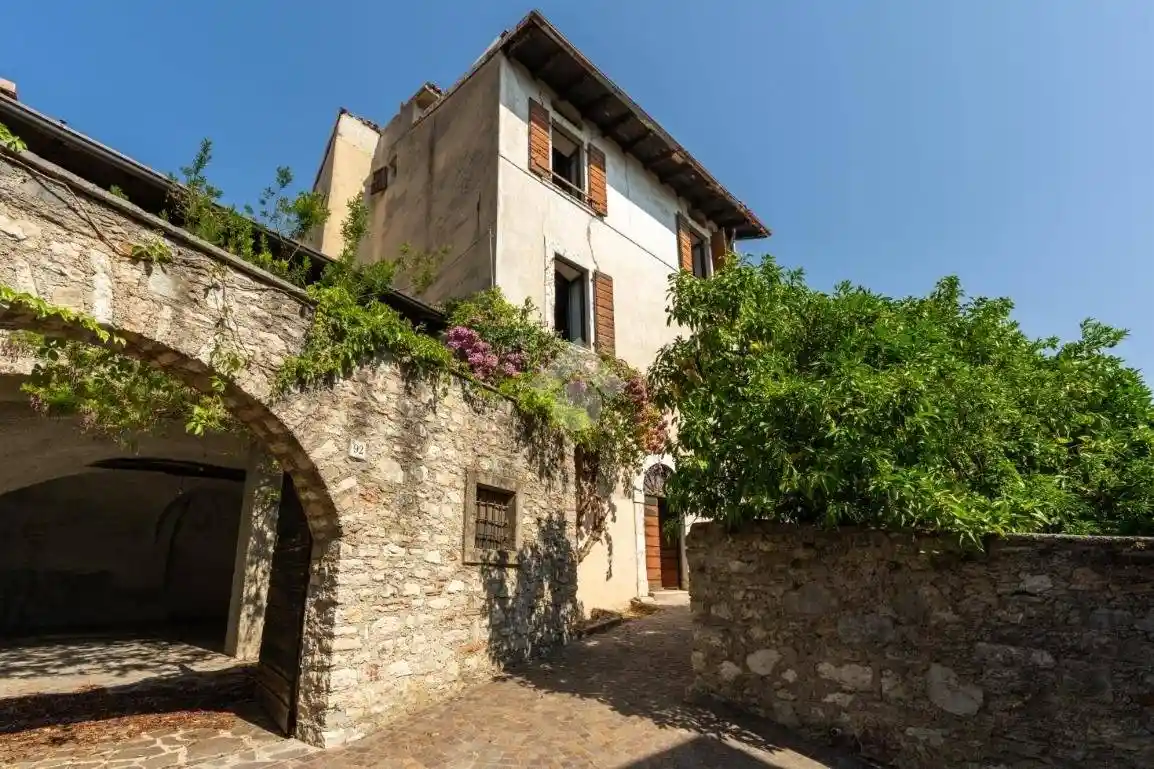 Casa indipendente in vendita a Gargnano
