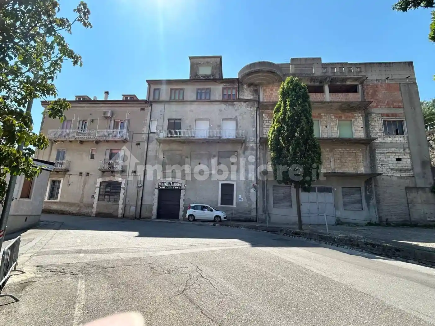 Palazzo - Edificio in vendita a Barile