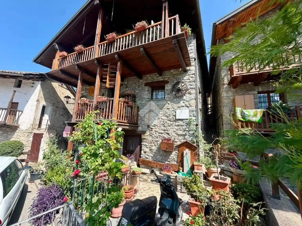 Casa indipendente in vendita a Quart