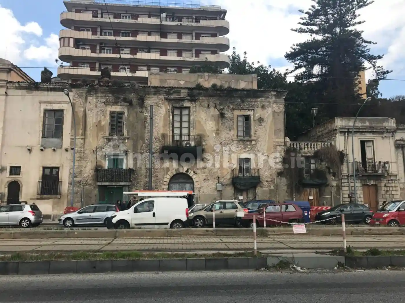 Palazzo - Edificio in vendita a Messina