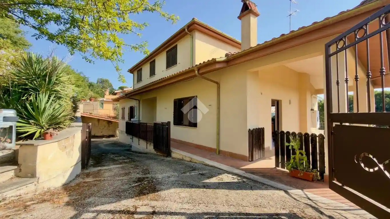 Villa in vendita a Castelnuovo di Porto