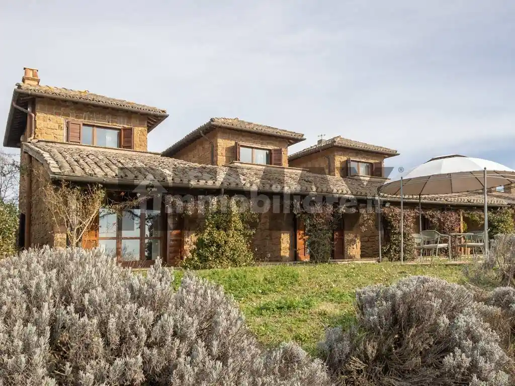 Villa in vendita a Capranica