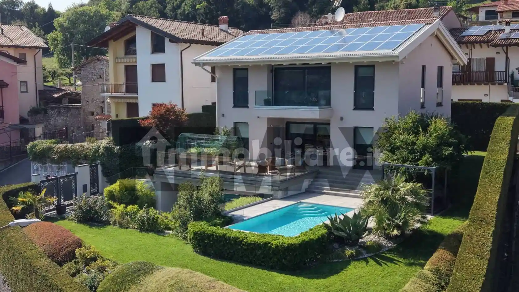 Villa in vendita a Solto Collina