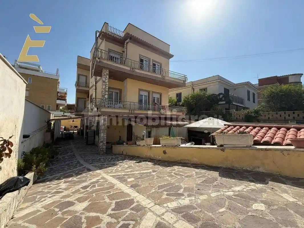 Villa in vendita a Pomezia